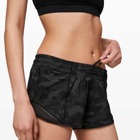Lululemon Hotty Hot Short 2.5" LR - 6 - Black Camo - Picture 1 of 5